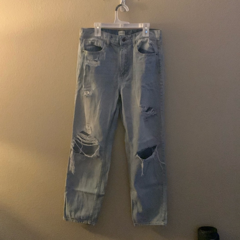 sneakpeak ripped jeans
